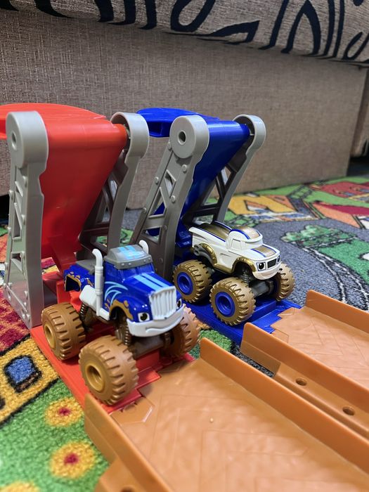 Трек Блиск і Диво-машинки, Спалах і монстромашини, трек, ігровий набір