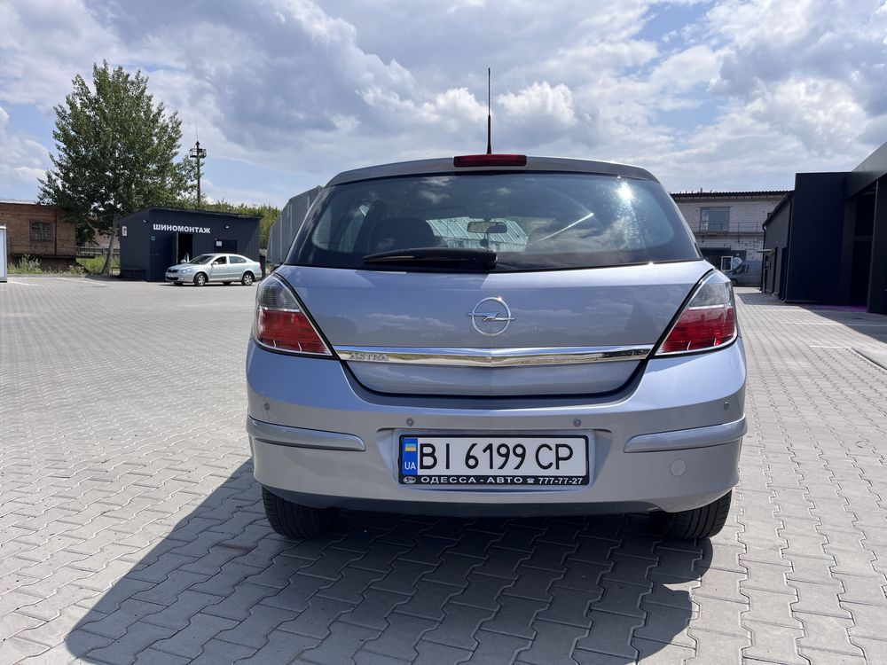 Opel astra h хетчбек