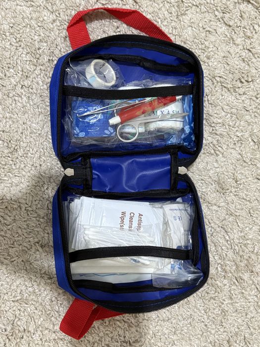 Аптечка першої допомоги для собак і котів