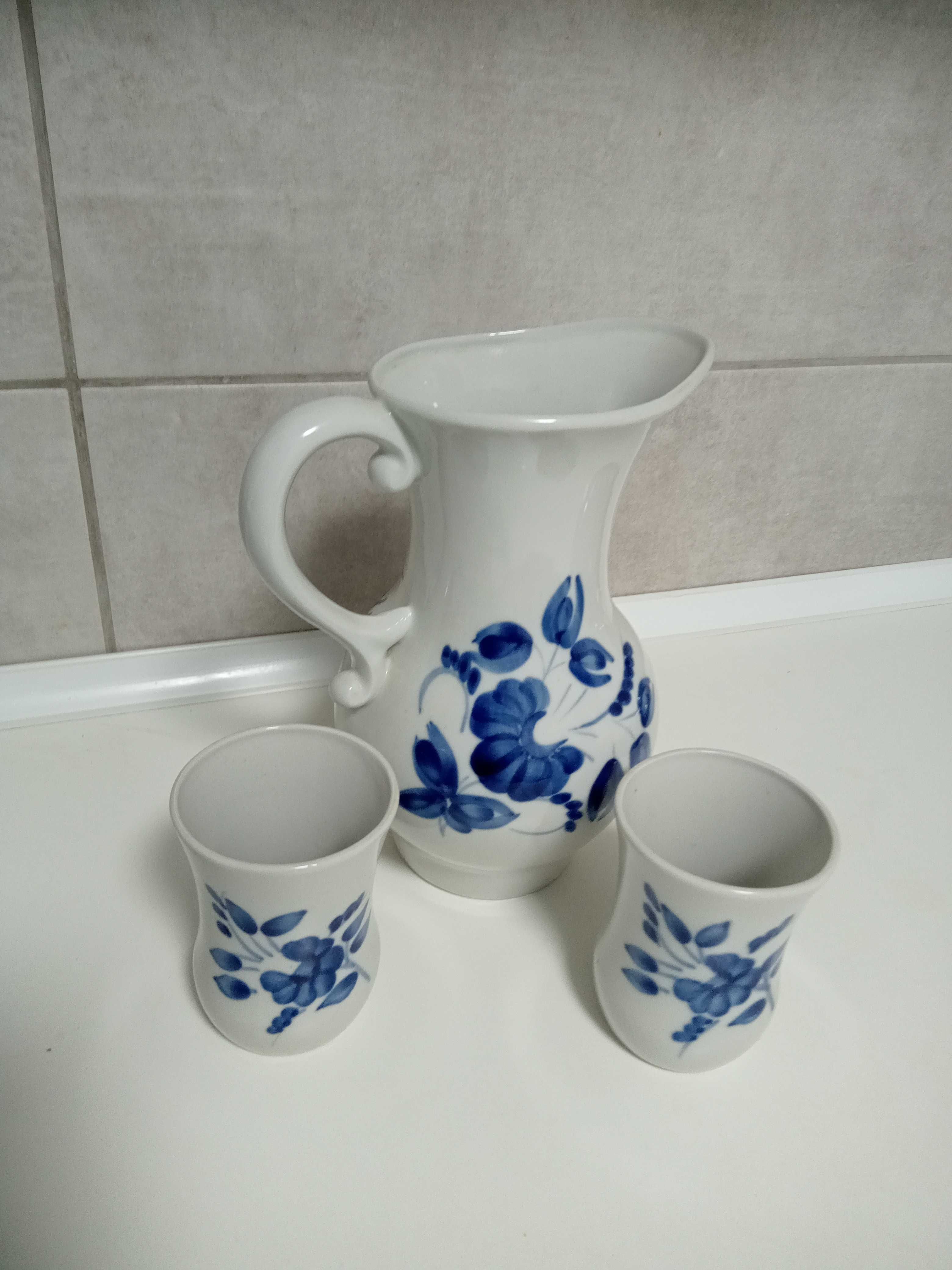 Продам чайники разные.
