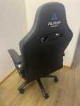Cadeira gaming preta e azul
