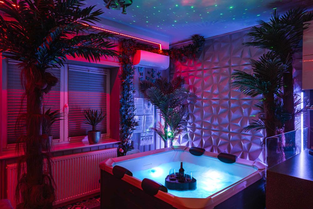 Domek Apartament Dwupoziomowy Love SPA Jacuzzi w pokoju Nastrojowy