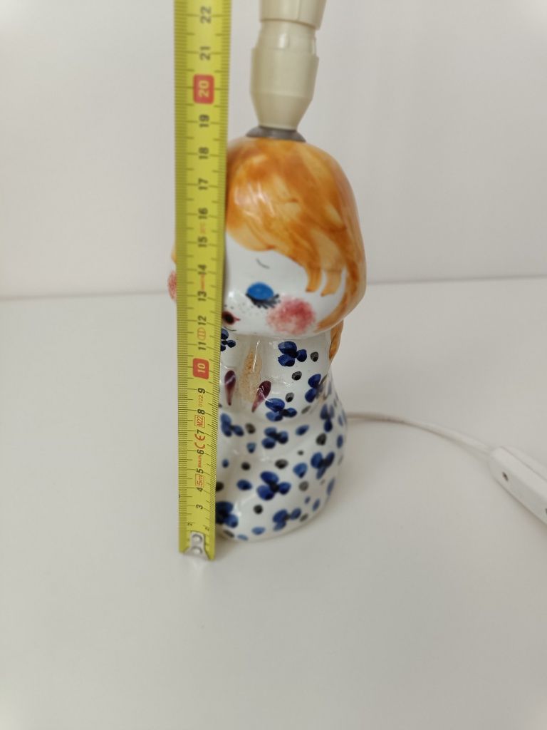 Mała lampka z ceramiczną podstawą