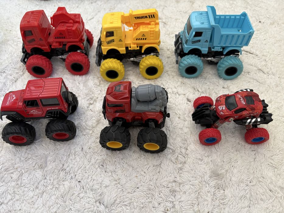 Машинки іграшкові, трамвай, поліцейська машина і тп