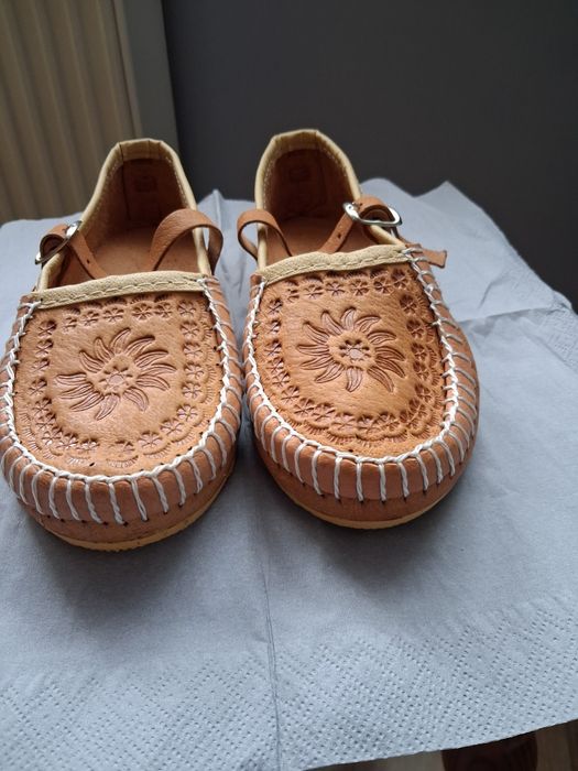 Buty kierpce góralskie skórzane dziewczęce nowe