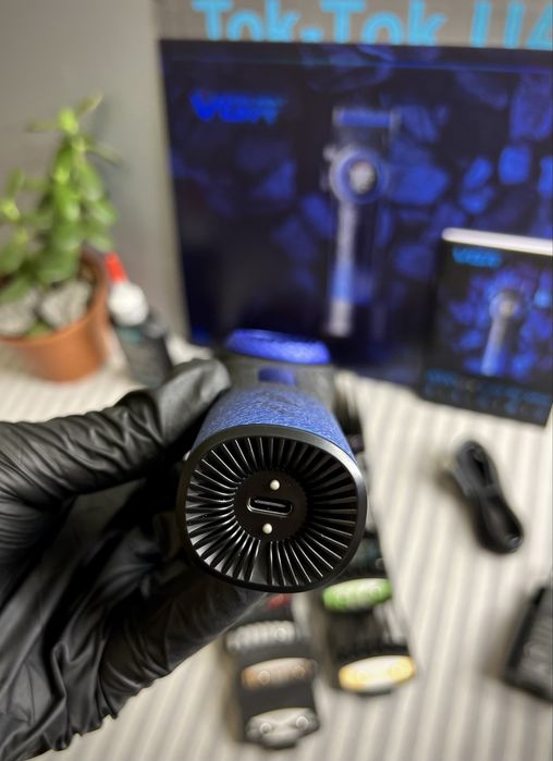 Машинка для стрижки VGR V-001 BLUE, дисплей, 9000 об/хв, 10 насадок