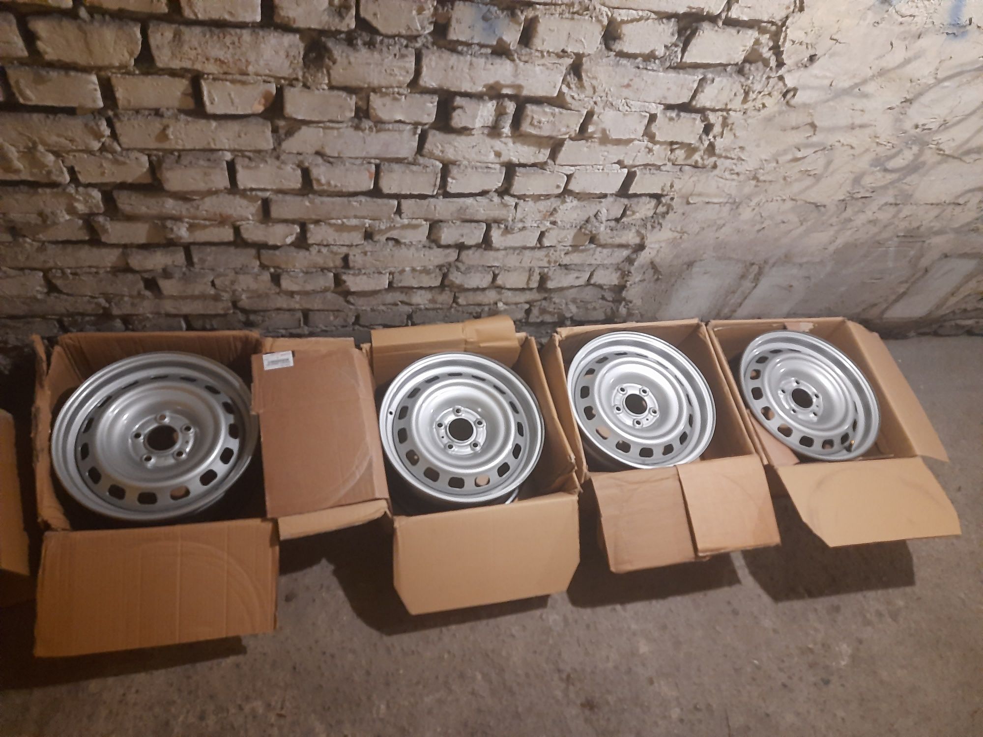 4 Felgi Stalowe Toyota, Peugeot, Citroen 6,5x15 ET 42