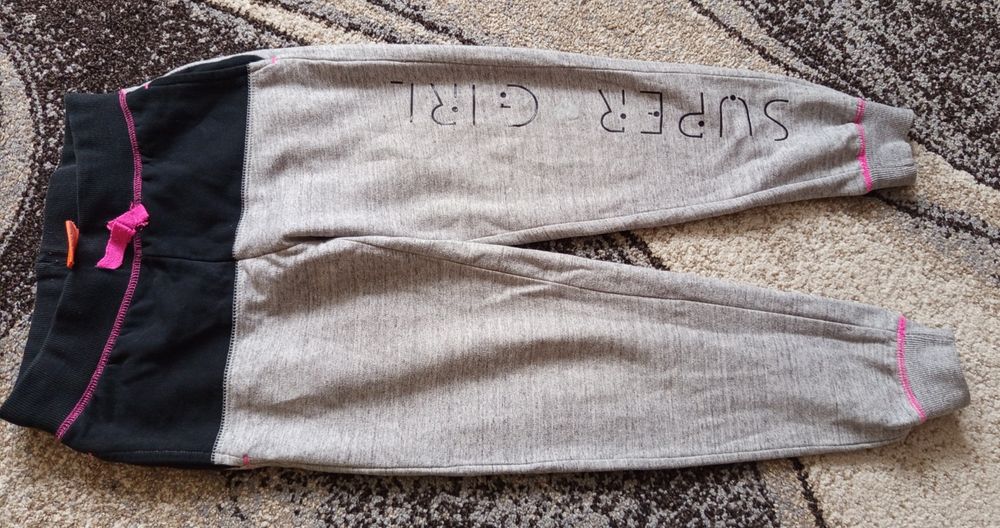 Spodnie dresowe szare dla dziewczynki 152 cm