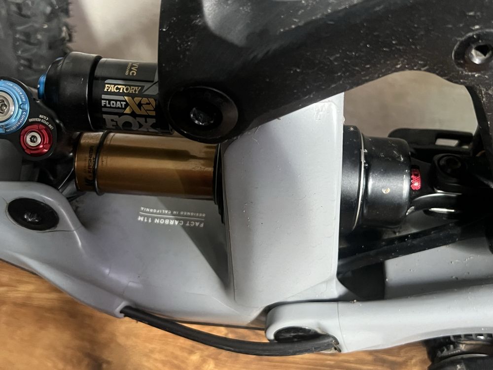 Fox x2 float знятий з specialized enduro 205x60, Trunnion