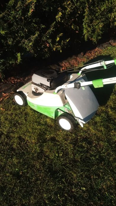 Kosiarka spalinowa Viking z napędem i koszem