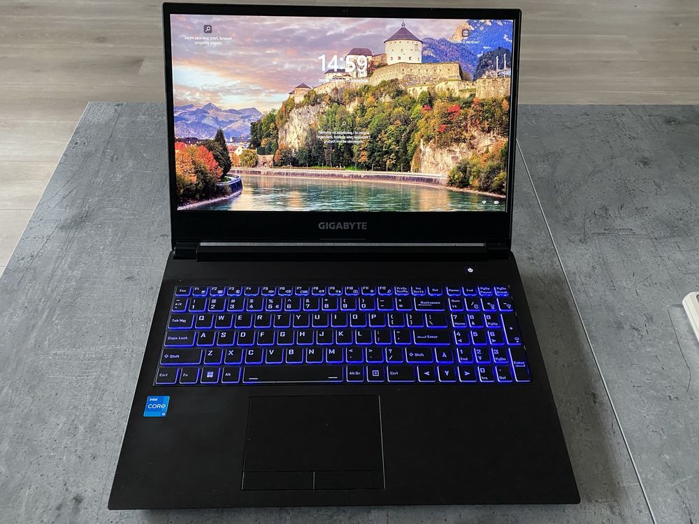 Laptop GIGABYTE intel core i5