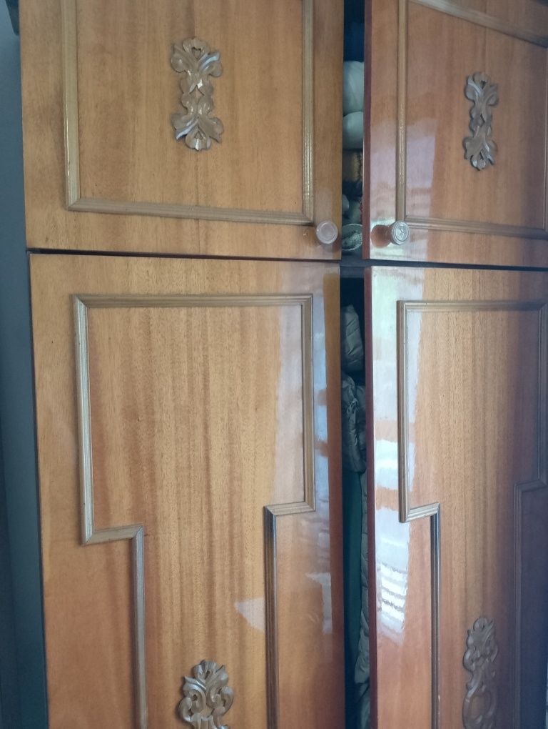 Стінка у вітальню