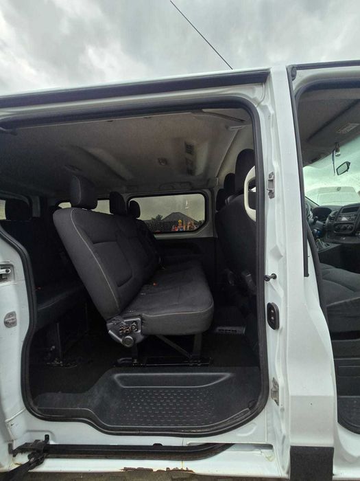 Renault Trafic 9 osobowy