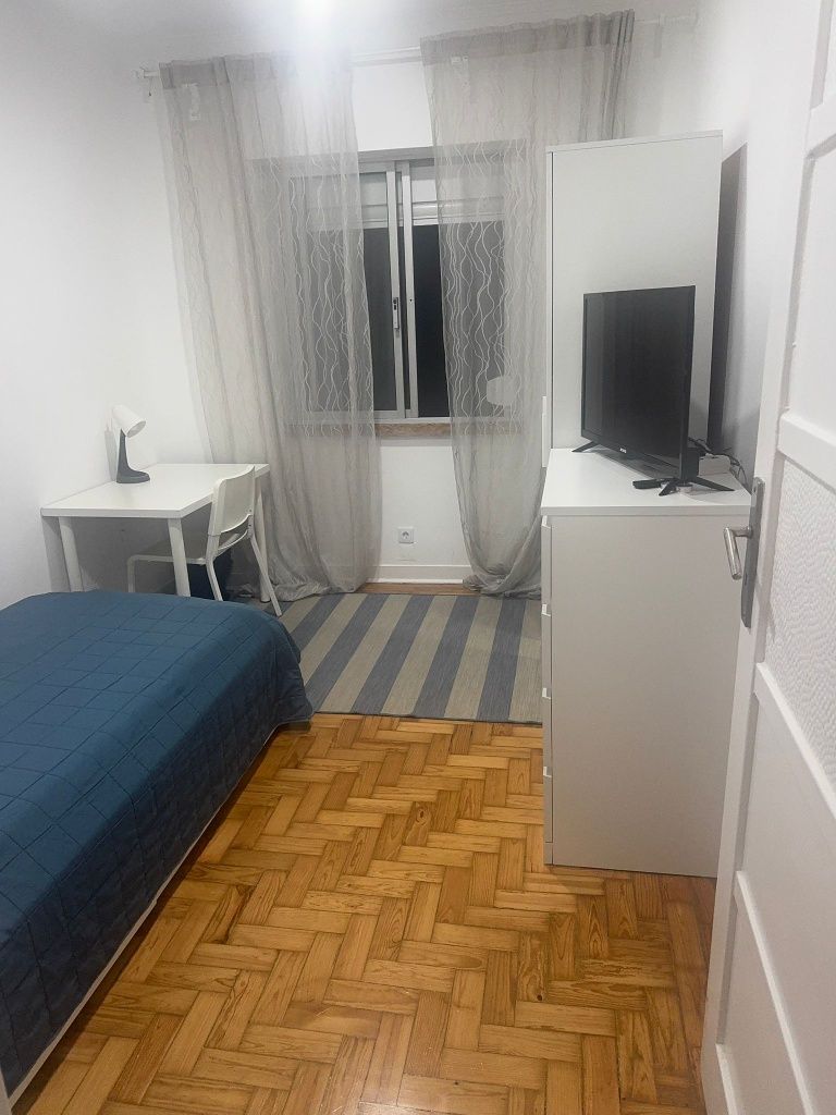 Quarto para arrendar para Senhoras 400€ dispensa calção