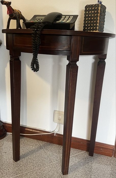 Mesa de apoio em madeira maciça