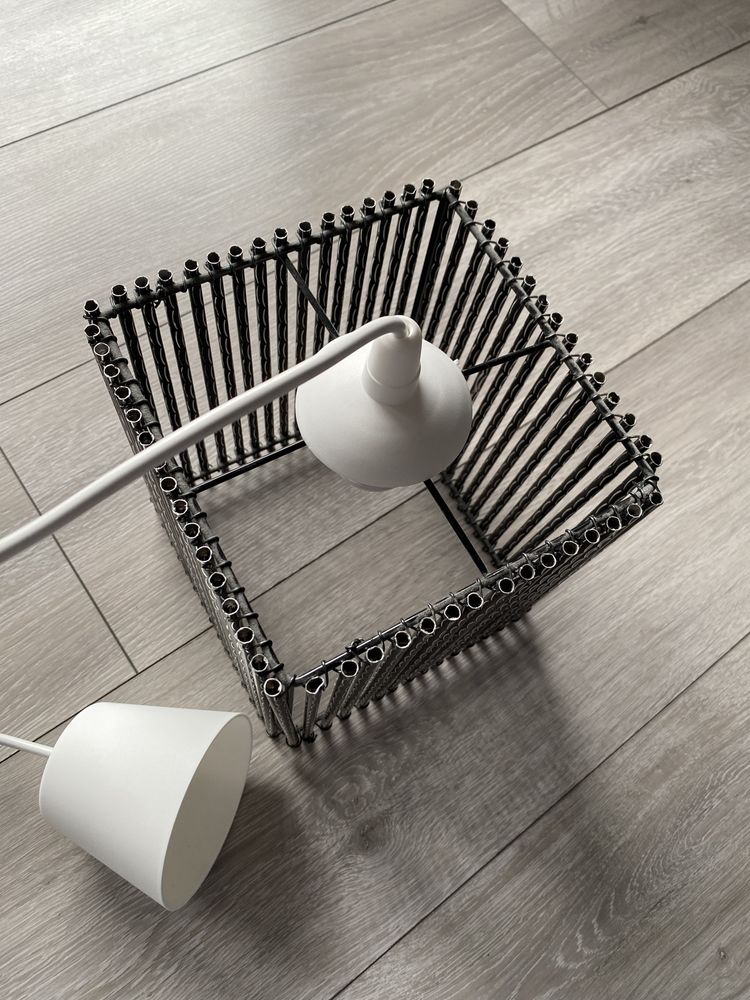 Super, lekka lampa, czarno-srebrny abażur.