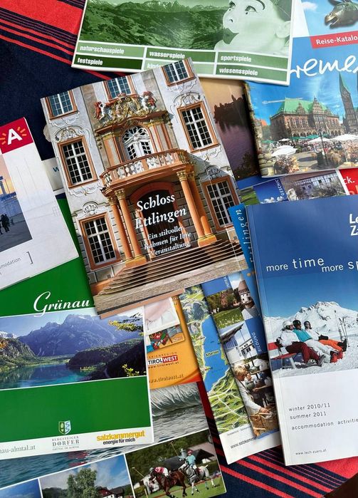 Каталоги путеводители брошури карти