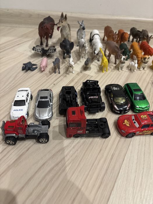 (OKAZJA!!)sprzedam MIX 155 zabawek.