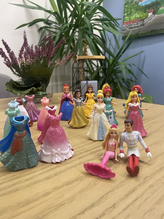 Kolekcja magic clip dols Disney +sukienki