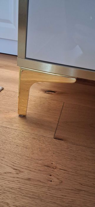 Szafka RTV Monako biała złote nóżki