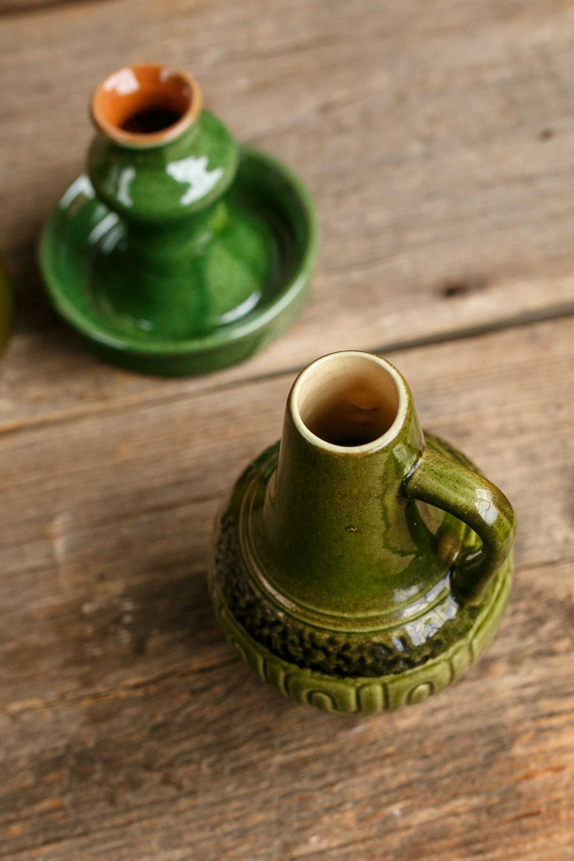 ceramiczny wazonik vintage w odcieniach zieleni