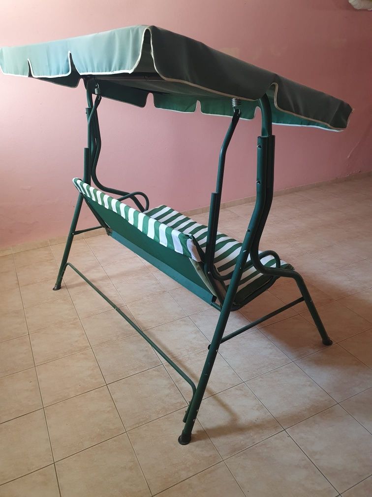 Banco/ Baloiço para jardim de aço verde