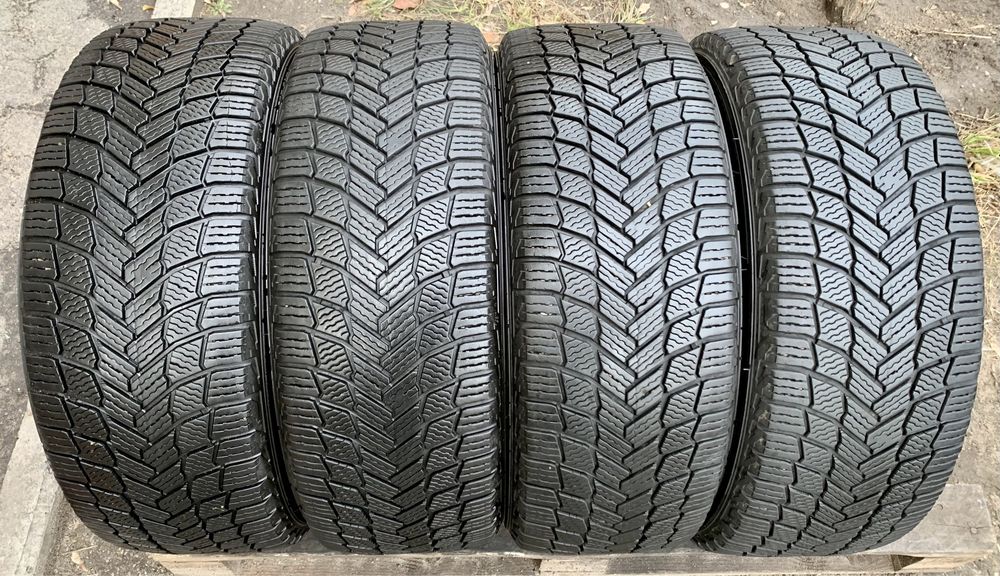 Зима 4шт Michelin X-ice Snow 215/45 R18 93H