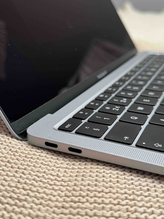 Apple MacBook Air 13.3" / M1 / 16GB / 1TB SSD - MGQN3B/A
