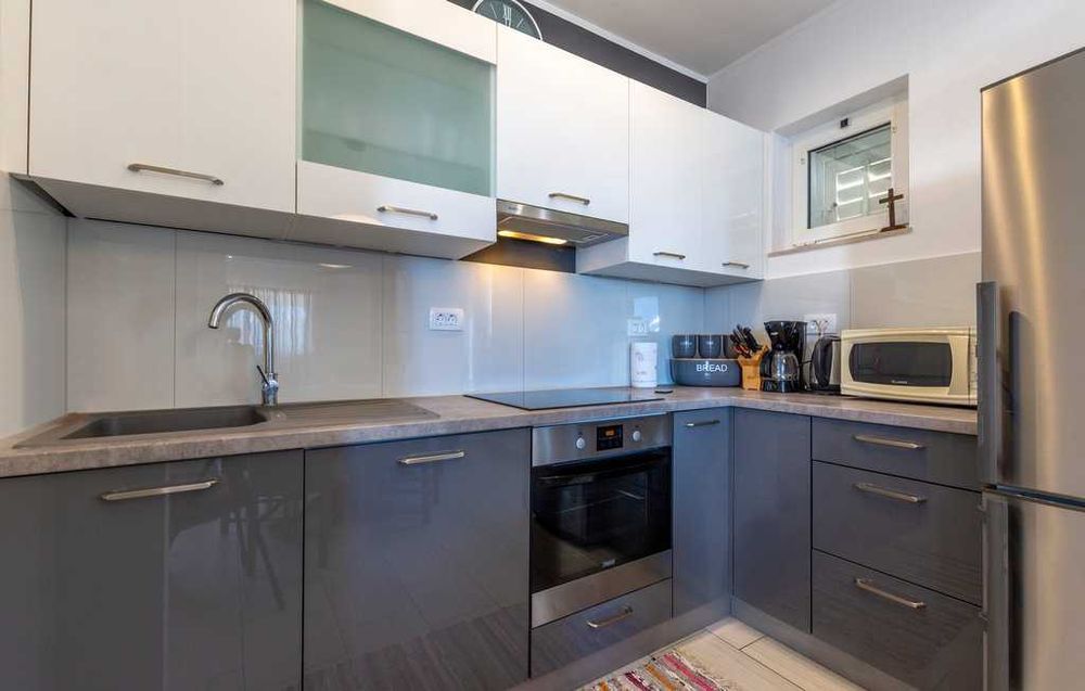 Wakacje, Chorwacja, okolice Omis, apartament dla 8 osób z basenem