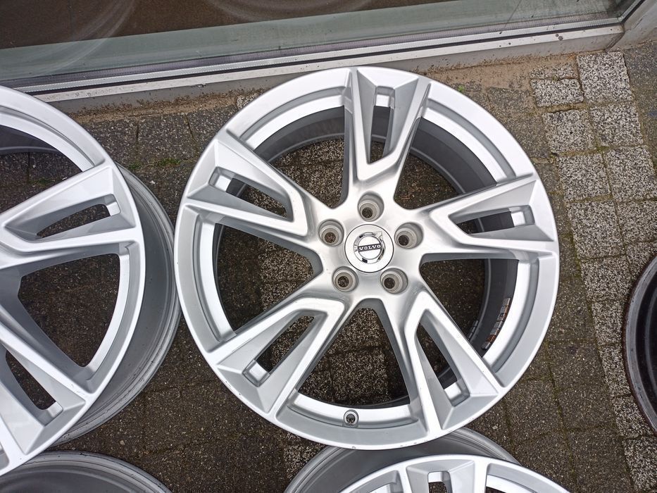 18" Volvo XC60 XC90 S40 V50 S60 S80 V90 Cross Country FORD Kuga Focus