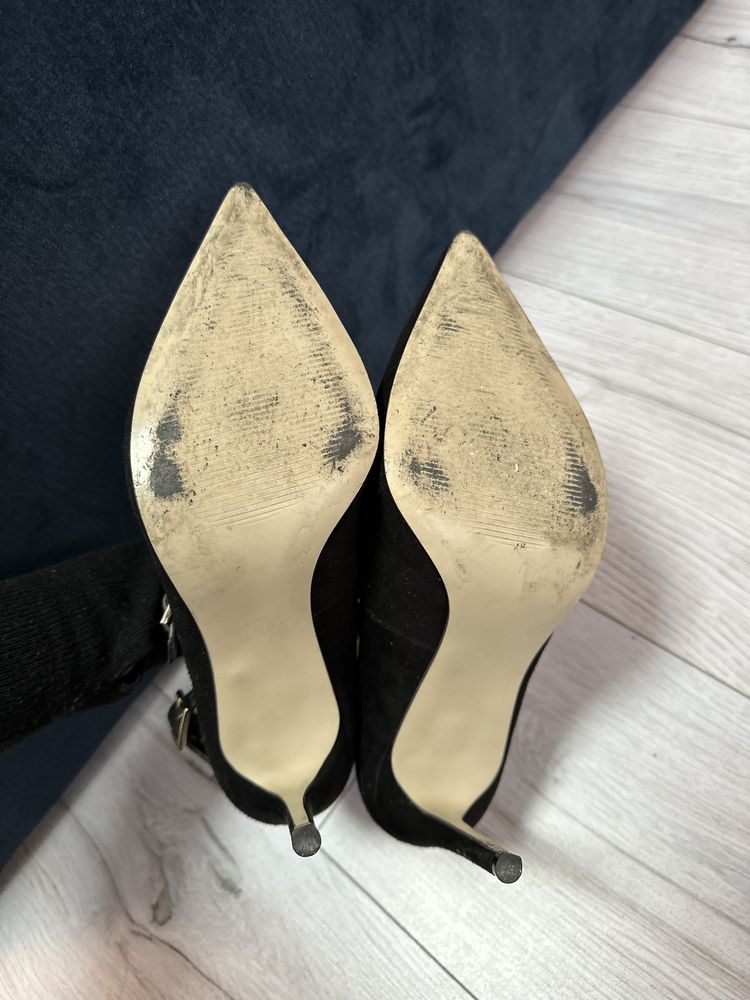 Туфлі лодочки човники гострий нос kurt geiger шпилька 38 39 чорні замш