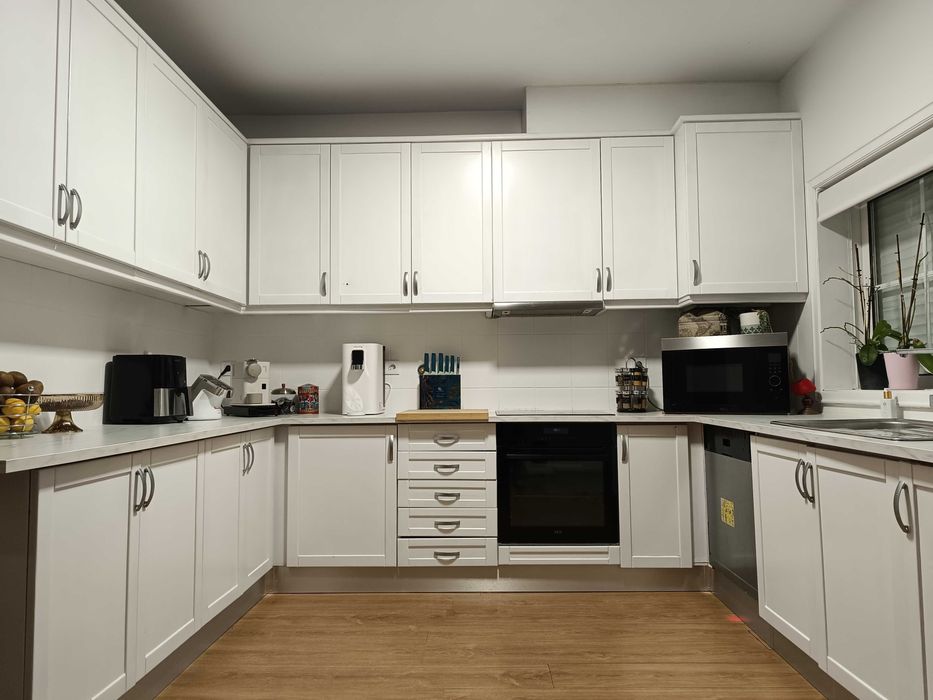 Cozinha completa em excelente estado.