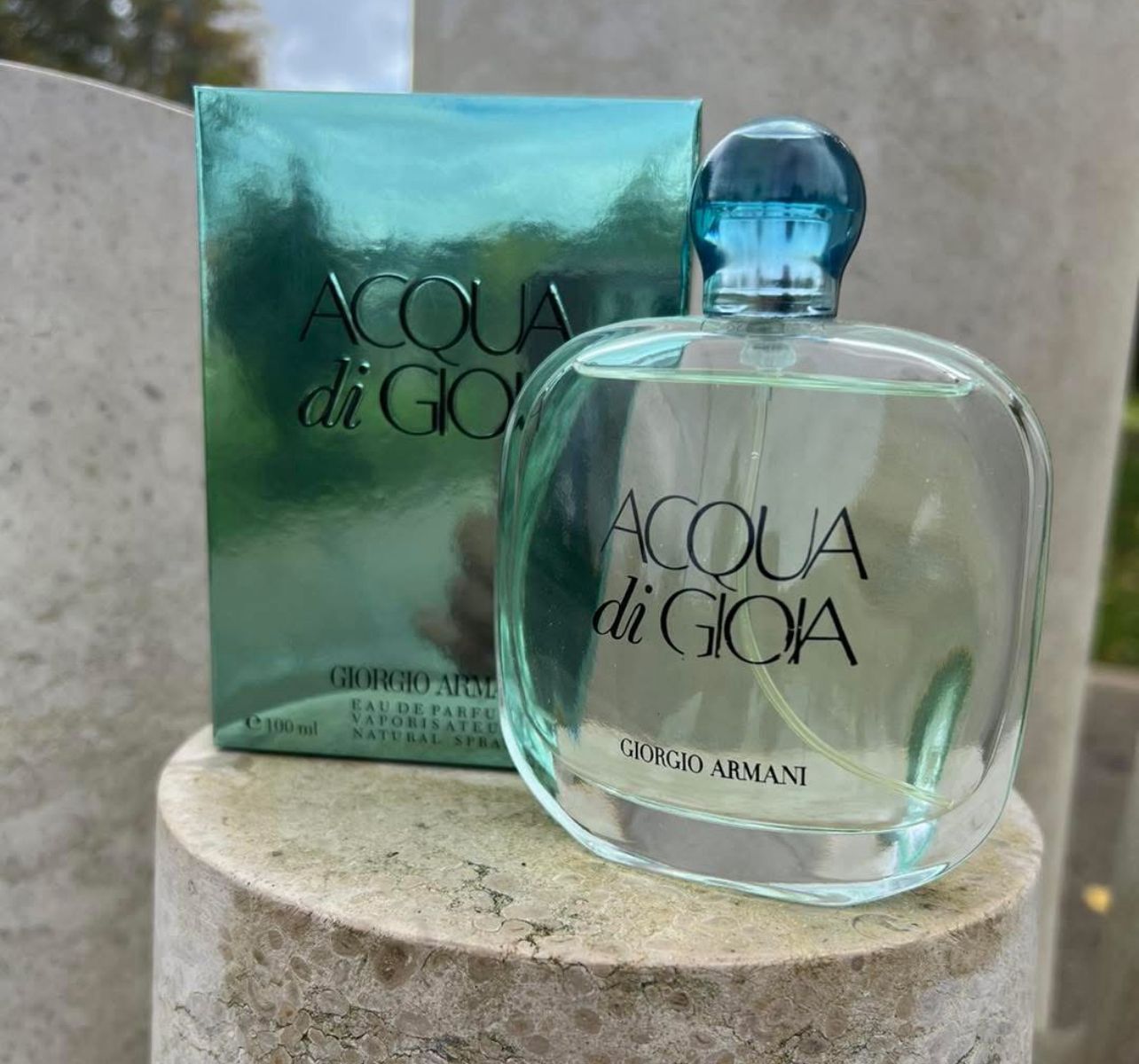Varios perfumes novos