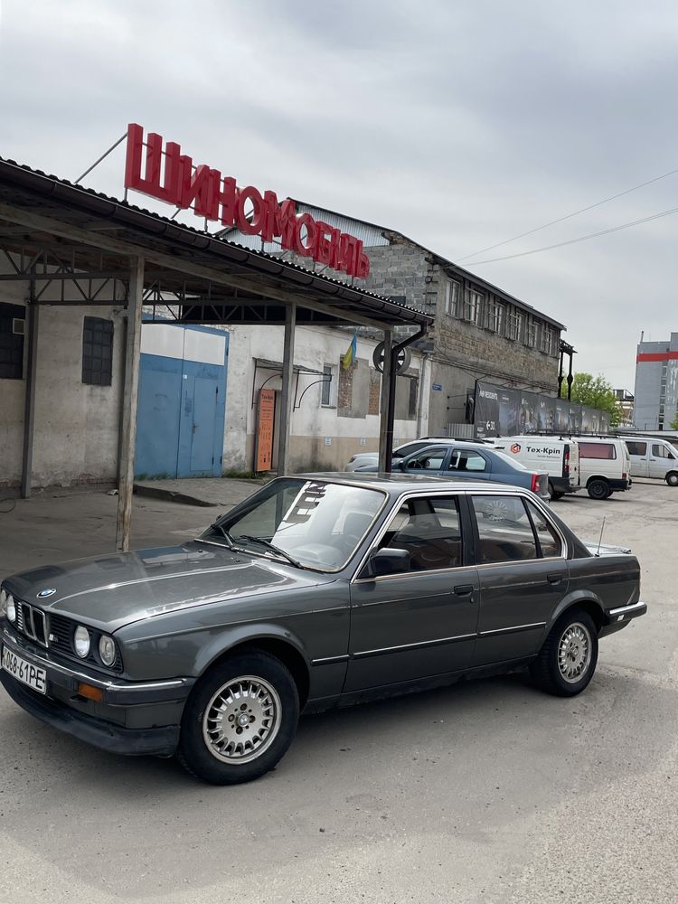 BMW E30 320i БМВ Е30 320