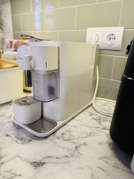 Капсульна Кавоварка Nespresso Lattissima One EN 510.W