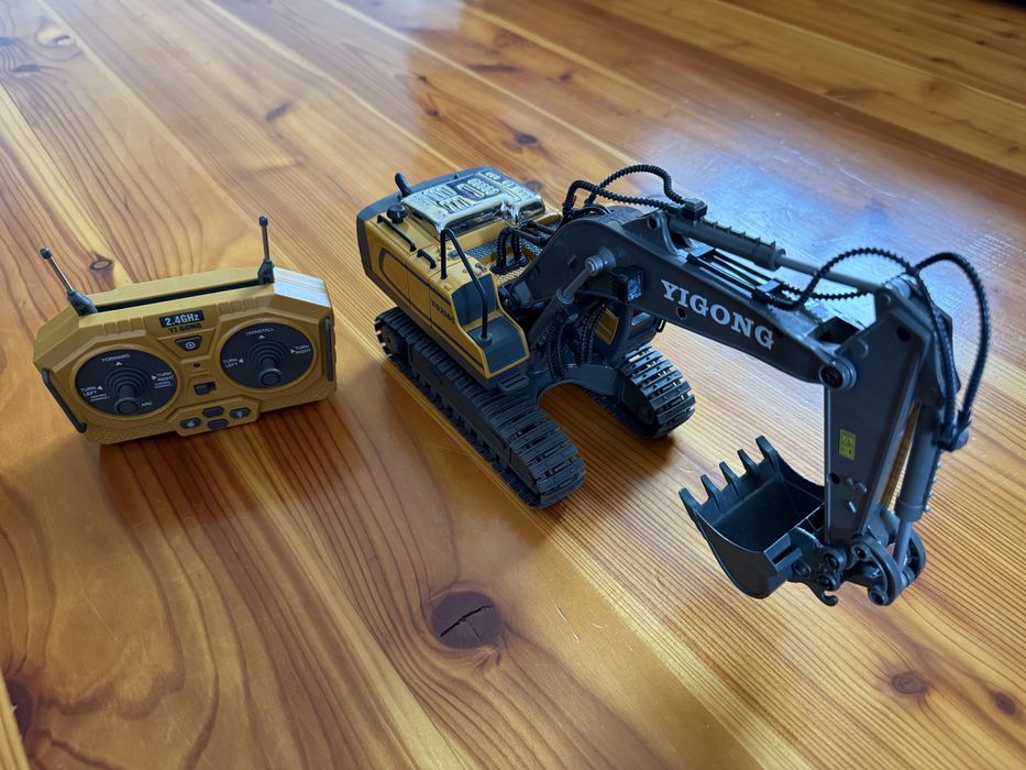 Zestaw 4 zdalnie sterowanych pojazdów budowlanych, nowe