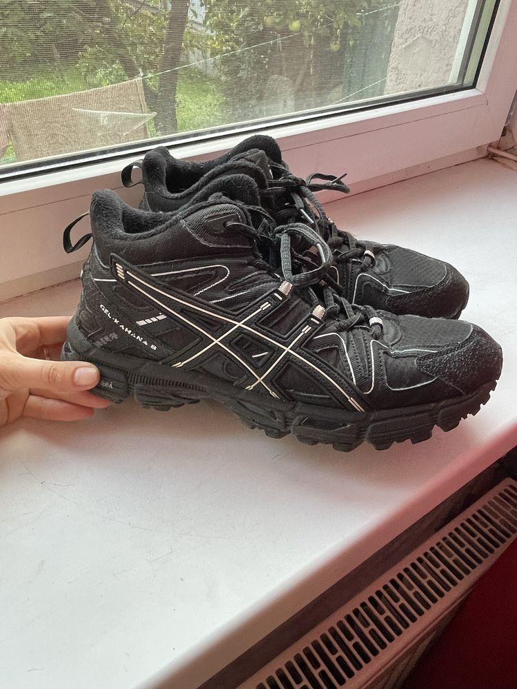 Зимні чоловічі кросівки asics