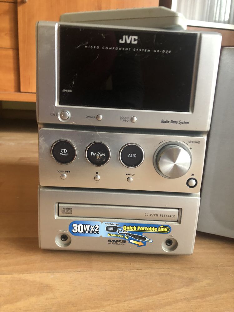 Wieza JVC z glosnikami