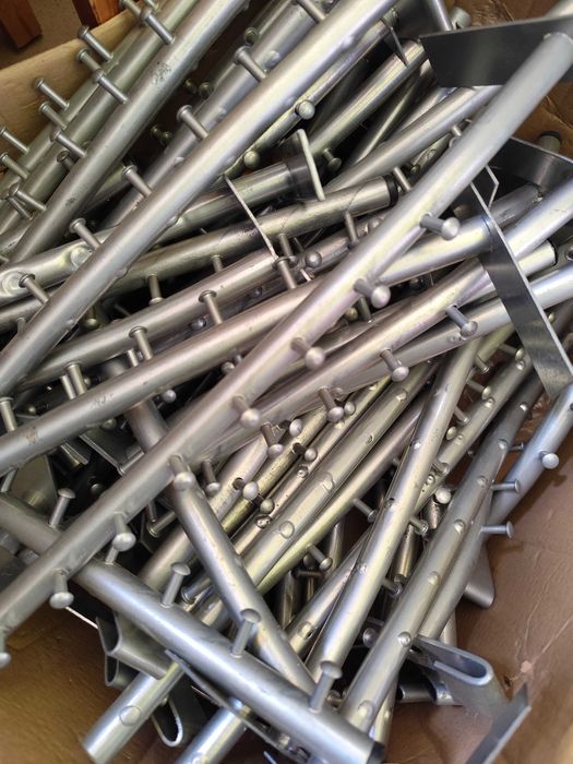 Zawieszka ramię haczyk na kratę z bolcami 40 cm 9 bolców