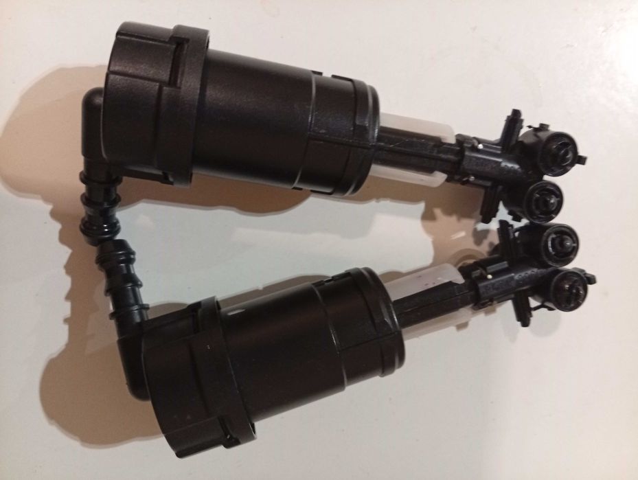 Oryginalny spryskiwacz lewy,prawy cena za sztukę