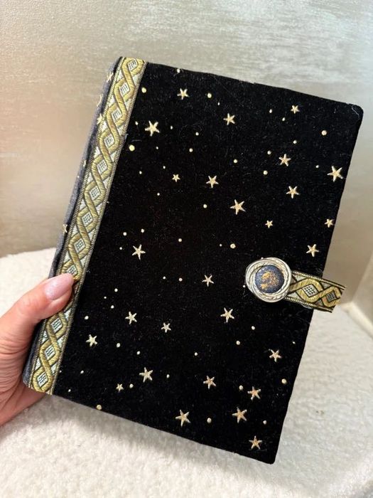 Książka–szkatułka ręcznie robiona