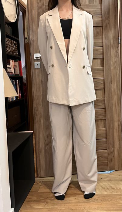 Nowy garnitur kremowy H&M rozmiar 36