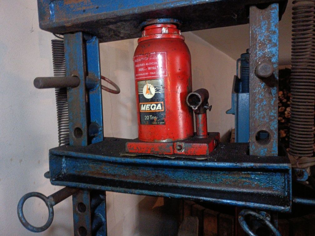 Vário material para vindimas
