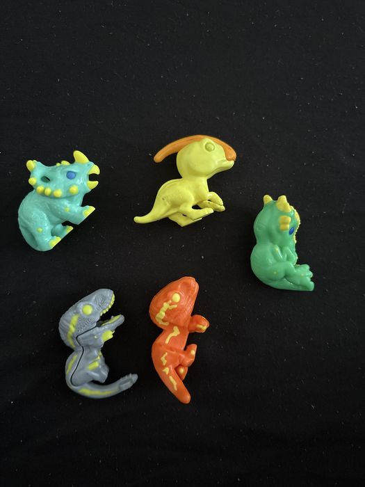 Vendo Dinossauros Kinder Joy jurassi 2024