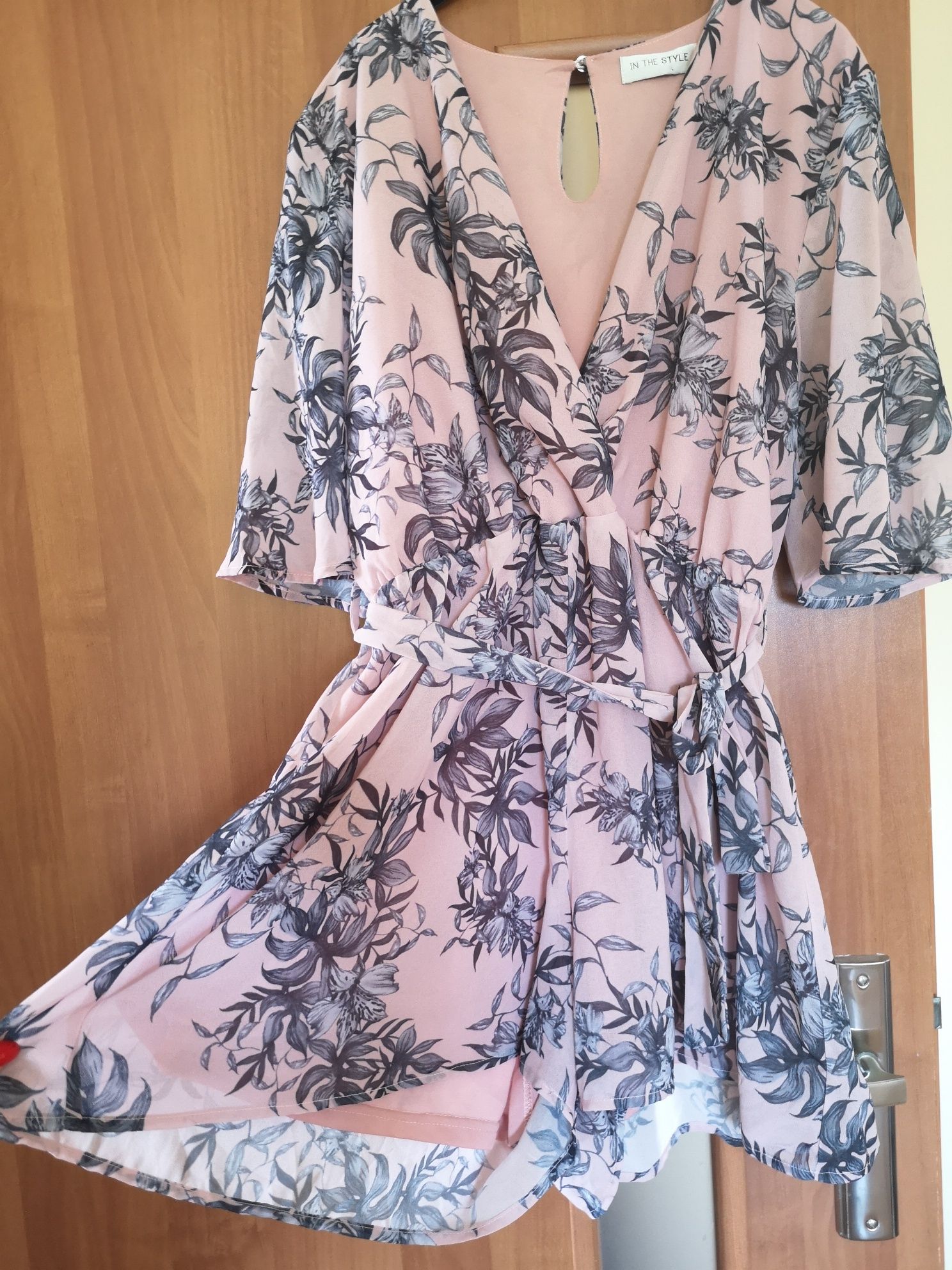 Kombinezon krótki 40 38 w kwiaty