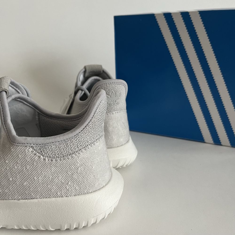 Nowe sneakersy adidas, Shadow W B37762 szare.
