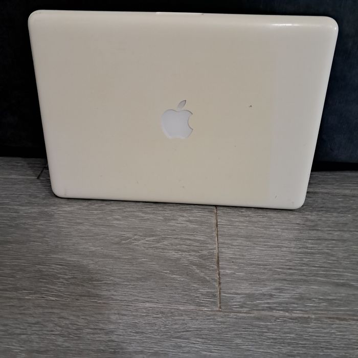 Продам ноутбук MacBook