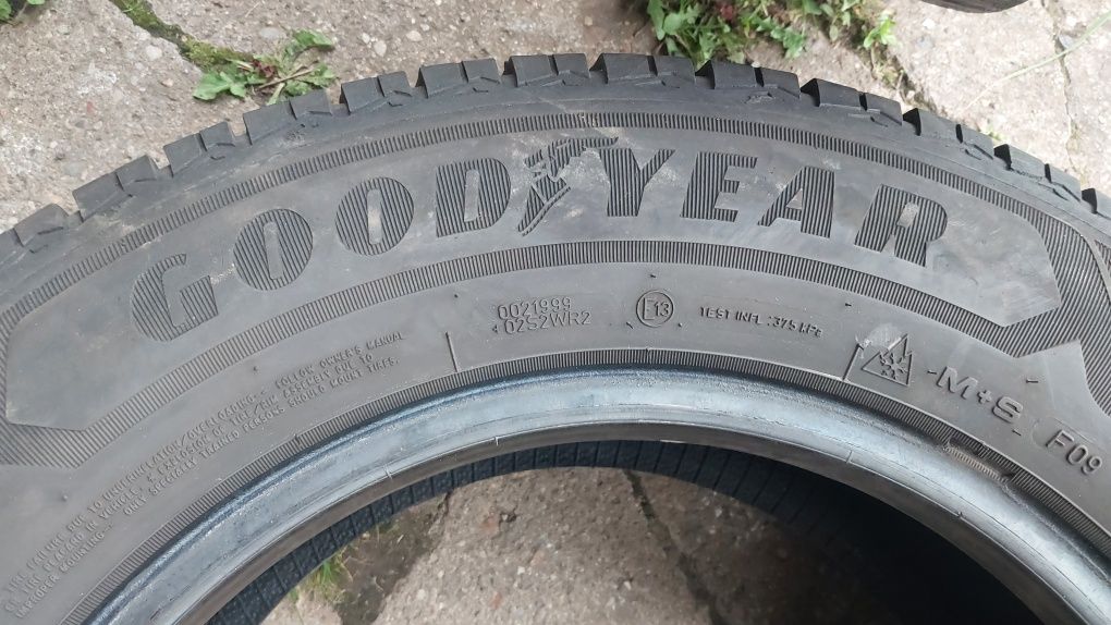 Opony całoroczne Goodyear 215/65R15C 2021 r.