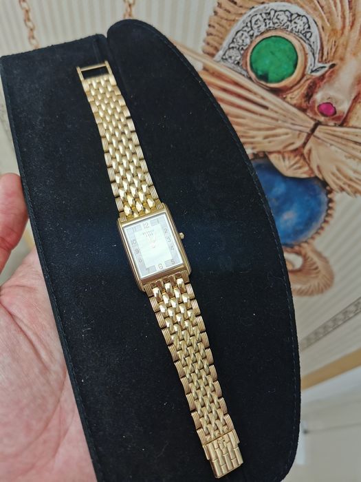 Новий золотий годинник Tissot