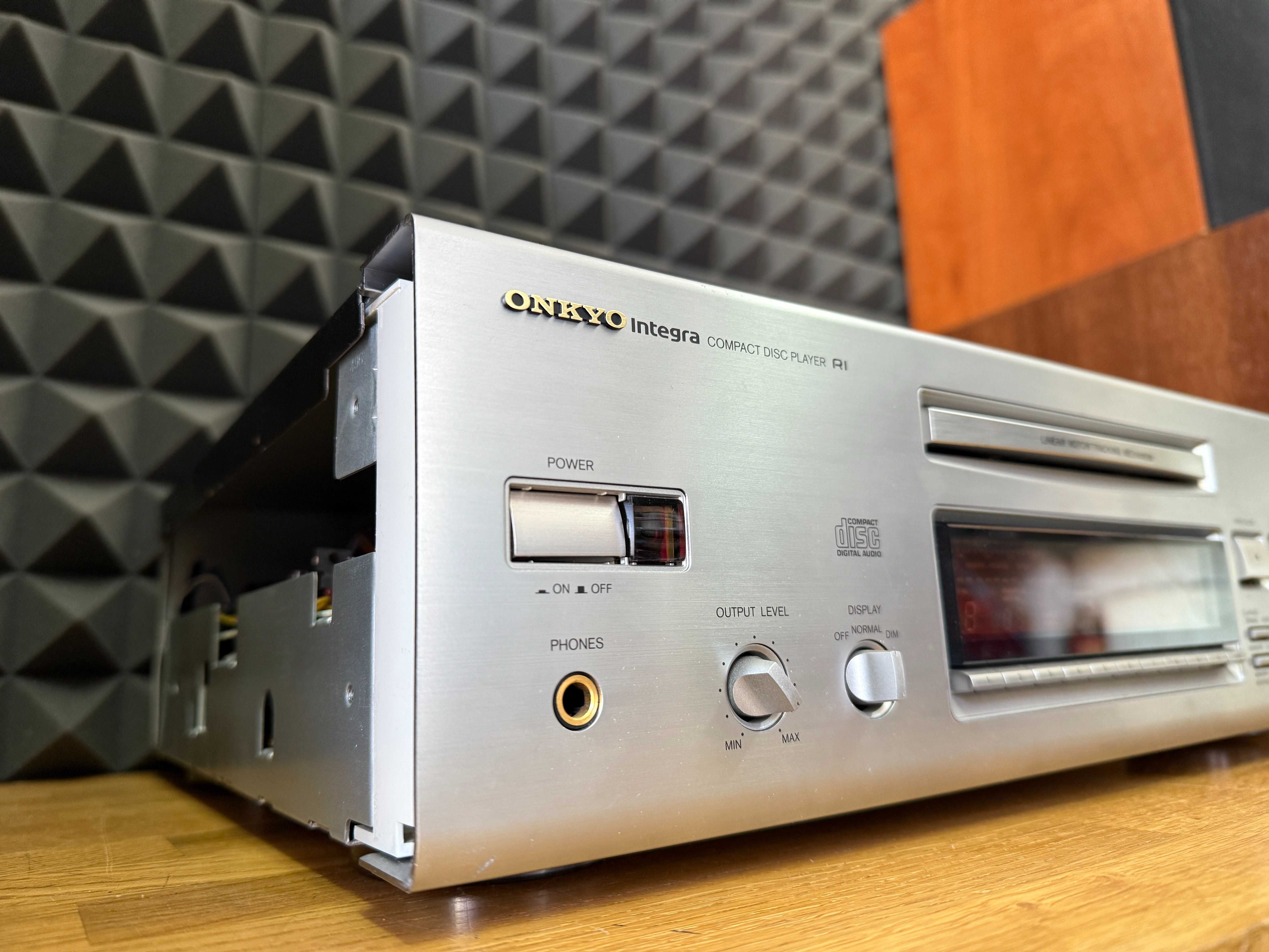 Odtwarzacz CD Onkyo INTEGRA DX-6850
